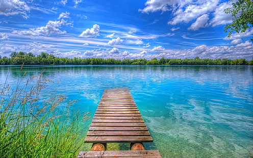 Tło Piękna Natura Jezioro Błękitne Niebo Z Białymi Chmurami Tapeta Hd, Tapety HD HD wallpaper