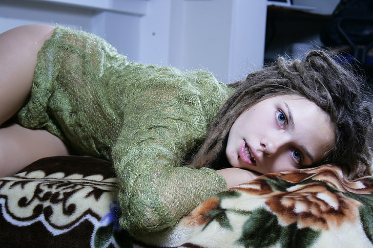 women's green sweater, dreadlocks, Sindi S, piercing, brunette, lying on side, in bed, HD wallpaper