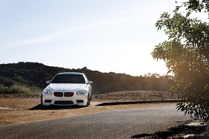 흰색 BMW 자동차, 도로, 흰색, BMW, 회전, f10, 착색, HD 배경 화면