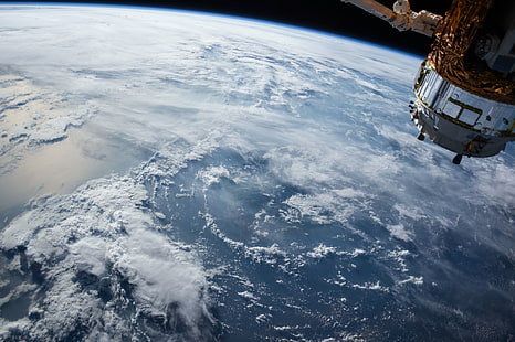 قمر صناعي رمادي وبني ، طبيعة ، ناسا ، أرض ، غيوم ، فضاء ، محطة الفضاء الدولية، خلفية HD HD wallpaper