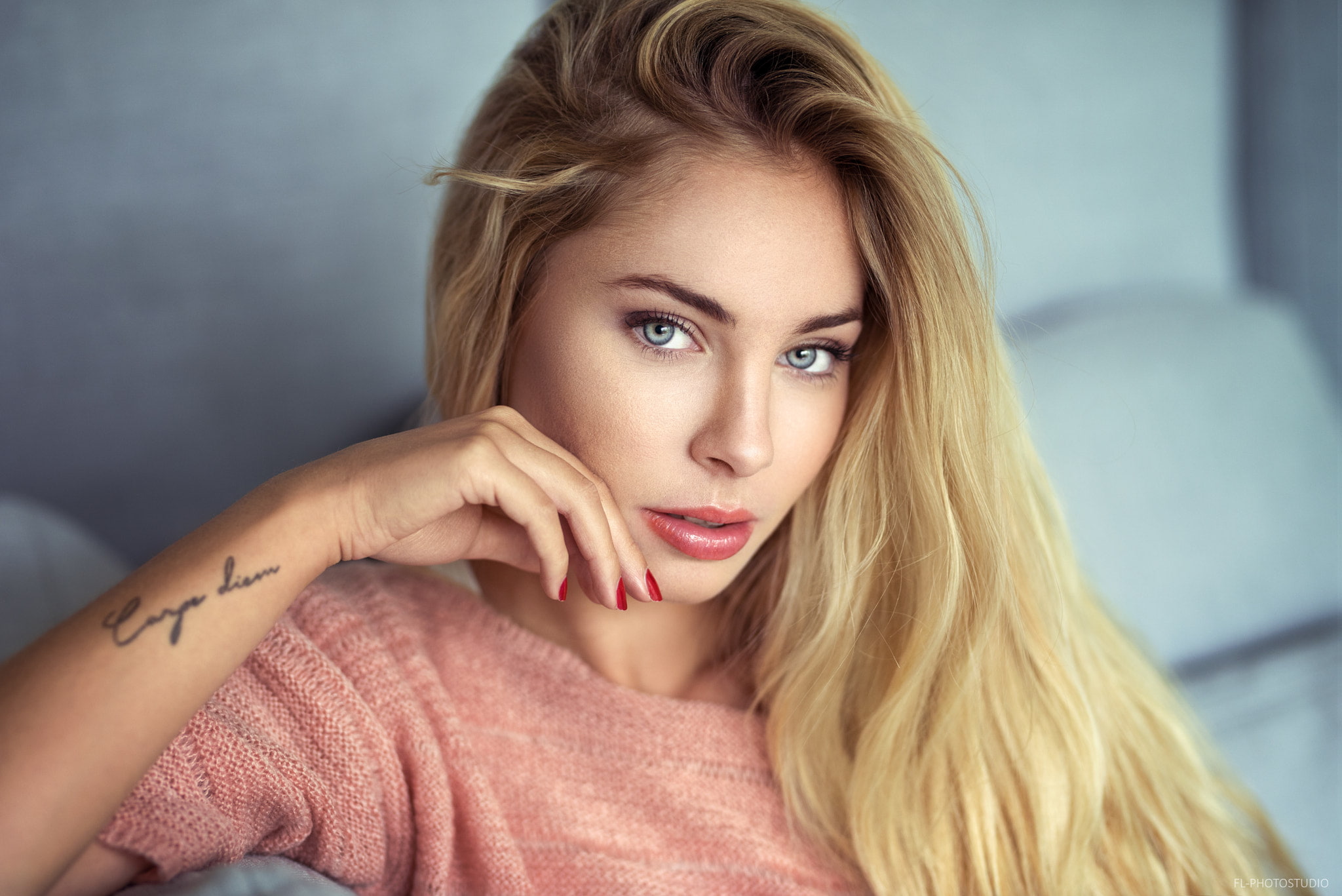 Blonde Red Nails Lods Franck Women Tattoo Face Portrait Images, Photos, Reviews