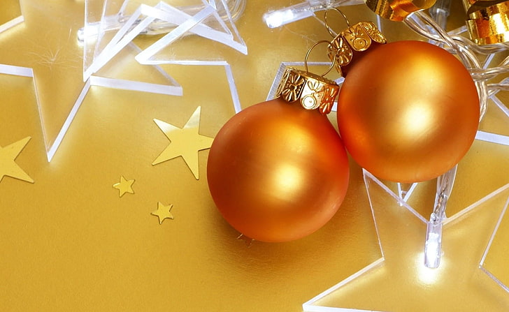 две оранжевые безделушки, елочные украшения, воздушные шары, золото, звезды, атрибуты, праздник, HD обои