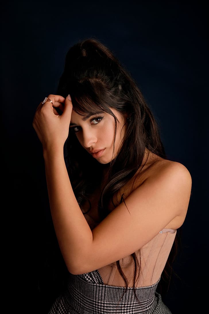 Camila Cabello, mujer, cantante, cubana, cabello oscuro, fondo simple, Fondo de pantalla HD, fondo de pantalla de teléfono