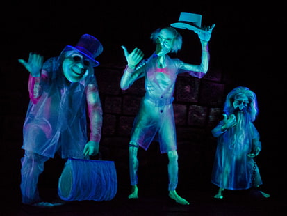 Disneyland Haunted Mansion With 3 Ghosts Hitchhiking, Hitchhiking, Disneyland, Ghost, Mansion, Hats, Haunted, Three, HD wallpaper HD wallpaper