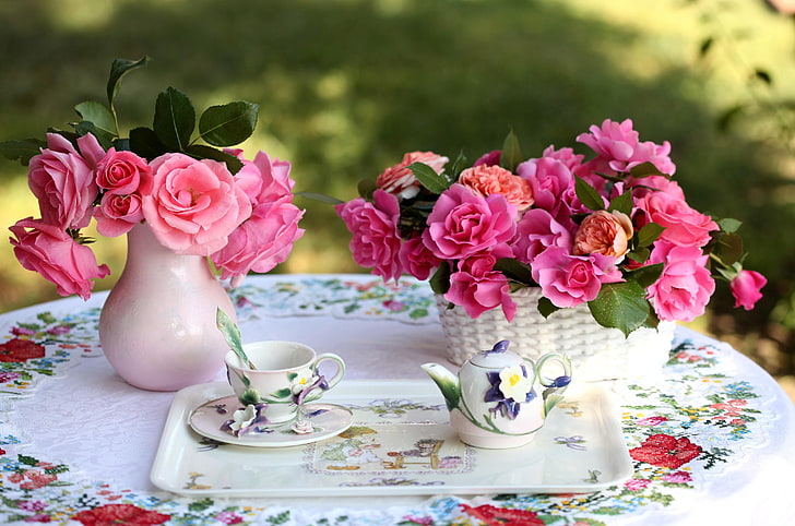 pink petaled flowers, roses, flowers, bouquets, vase, basket, table, service, tablecloth, tea party, HD wallpaper