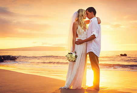 Свадебный закат, свадьба, пара, невеста, пляж, море, счастливые, целующиеся, молодожены, любовь, закат, HD обои HD wallpaper