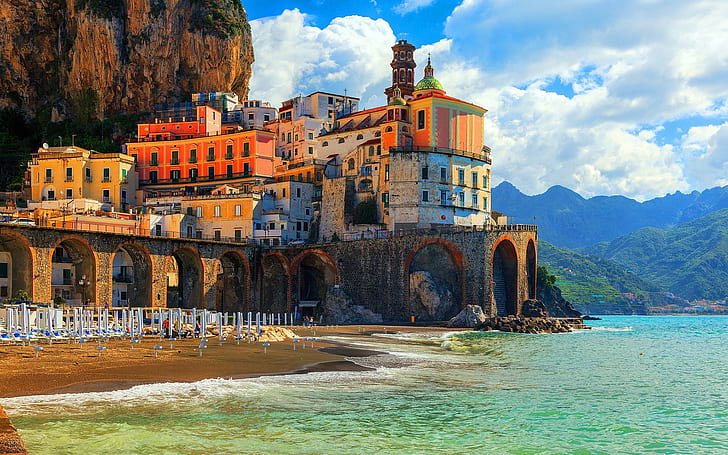 Positano, Amalfi, Włochy, pomarańczowa, brązowo-biała animowana ilustracja domu, skały, krajobraz, góry, kościół, wybrzeże, domy, kopuła, Salerno, morze, natura, budynki, Tapety HD