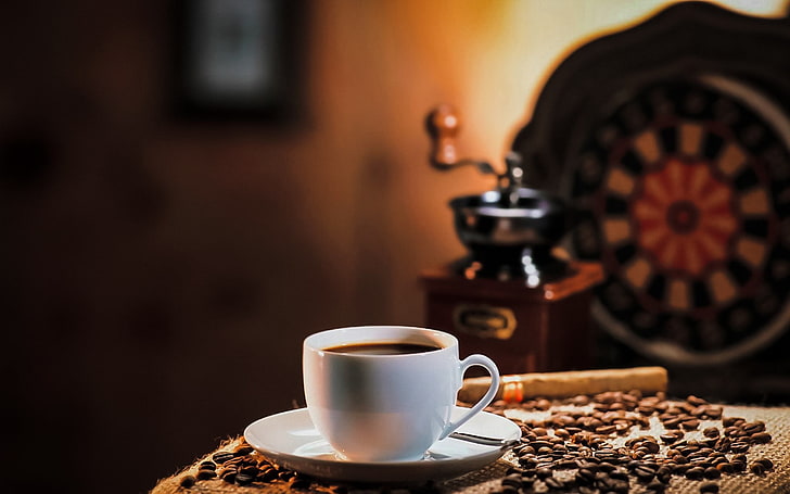 weiße Teetasse auf Untertasse in der Nähe von Dartscheibe, Kaffee, Tasse, Dart, HD-Hintergrundbild
