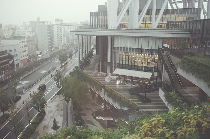 трейлер из серого и черного металла, городской, туманный, индустриальный, балкон, туман, HD обои