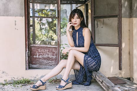 Ru Lin ผู้หญิง เอเชีย สีน้ำตาล ผมยาว ผมตรง แต่งหน้า แต่งตัว เสื้อผ้าสีฟ้า ขา หน้าต่าง ซากปรักหักพัง, วอลล์เปเปอร์ HD HD wallpaper