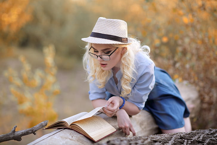 Murat Kuzhakhmetov, books, hat, blonde, reading, women, women outdoors, women with glasses, HD wallpaper