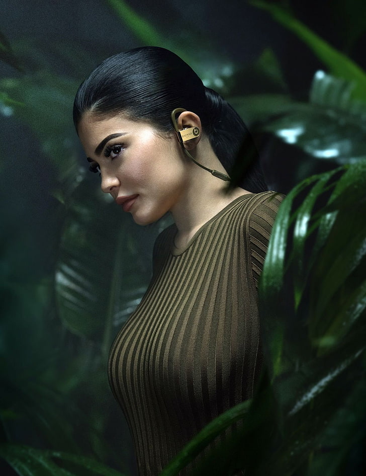 Kylie Jenner, model, women, women outdoors, portrait, HD wallpaper