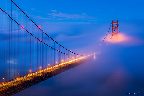 foto av Golden Gate Bridge, Mystic Towers, foto, Golden Gate Bridge, låg, dimma, San Francisco, South Tower, Sutro Tower, Kalifornien, USA, bro - konstgjord konstruktion, berömd plats, hängbro, arkitektur, natt, uSA , San Francisco County, blå, hav, skymning, HD tapet HD wallpaper