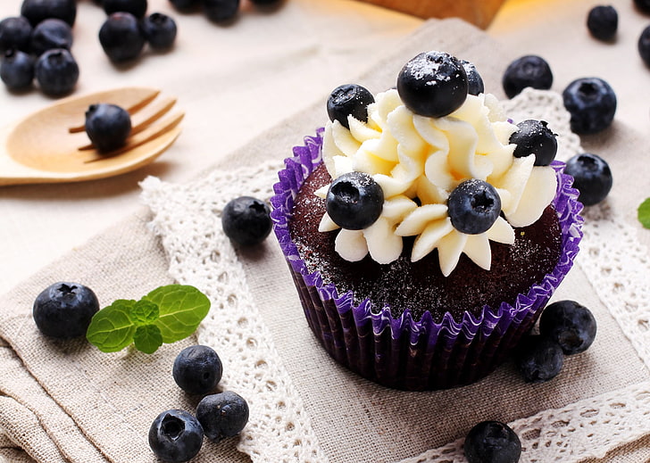 cupcake coklat, cupcake, blueberry, hidangan penutup, krim, Wallpaper HD