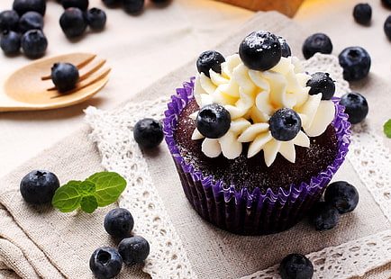 chocolate cupcake, cupcake, blueberry, dessert, cream, HD wallpaper HD wallpaper