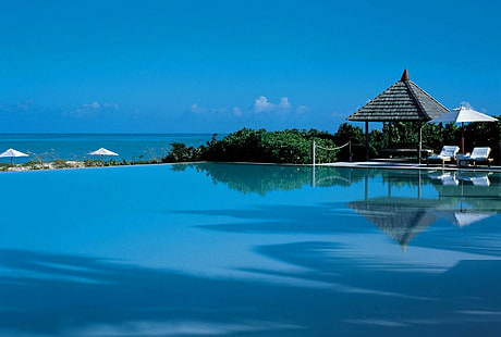 Piscina azul contra o céu azul, exótico, tropical, ilhas, lagoa, turquesa, praia, oceano, azul, aqua, luxo, paraíso, piscina, blues, vista, HD papel de parede HD wallpaper