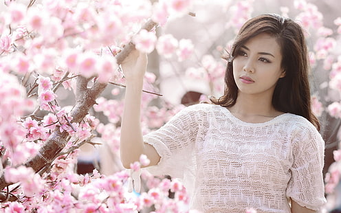 Розови черешови цветя, азиатски момичета бели дрехи, розови, череши, цветя, азиатски, момиче, бели, дрехи, HD тапет HD wallpaper