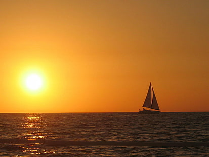 ゴールデンアワー、日没、シルエット、セーリングボート、ゴールデンアワー、ヨット、ロサンゼルス、スループ、海、セーリング、自然、航海船、夏、太陽、日光、休暇、空、水、夕暮れ時の帆船のシルエット、 HDデスクトップの壁紙 HD wallpaper