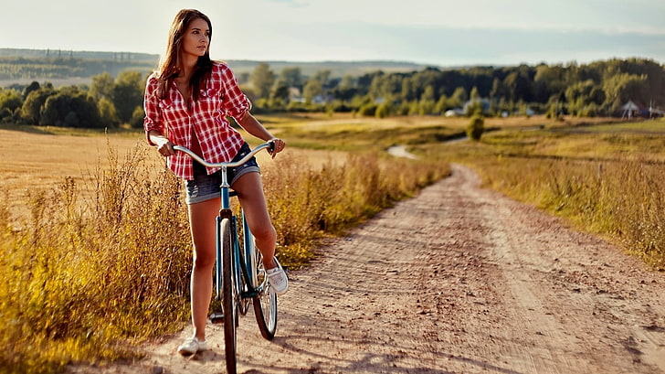 Mujer montando bicicleta en carretera durante el día, mujeres, modelo, bicicleta, carretera, Fondo de pantalla HD