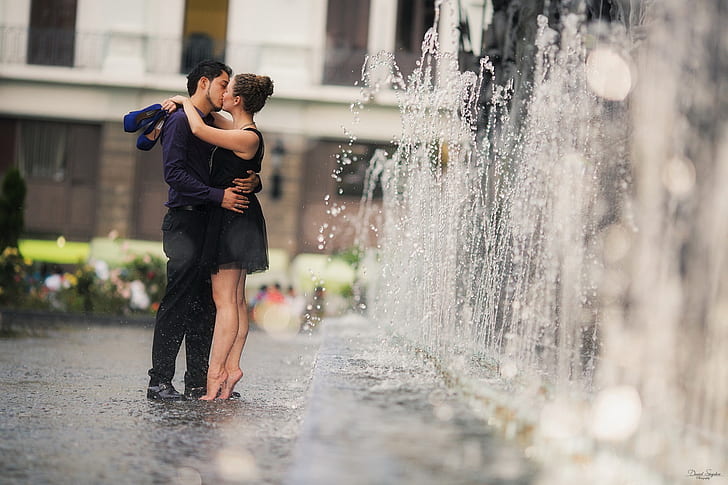 cuple, drops, embrace, fountain, hug, kiss, love, mood, romance, HD wallpaper