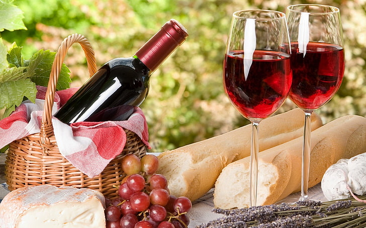 champagne glasses and basket, wine, cheese, glasses, bread, grapes, picnic, France, HD wallpaper
