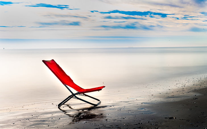 czerwone krzesło kempingowe, krzesło, morze, niebo, horyzont, chmury, plaża, Tapety HD