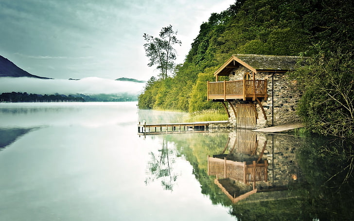 quai du lac en bois brun, nature, réflexion, lac, hangars à bateaux, brume, Fond d'écran HD