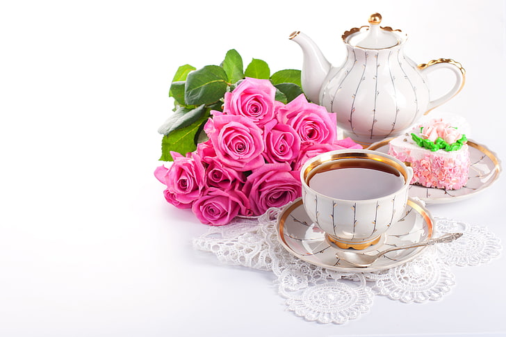 bule e xícara de chá de cerâmica branca, flores, chá, a doçura, rosas, buquê, chaleira, copa, bebida, bolo, laço, sobremesa, guardanapo, HD papel de parede
