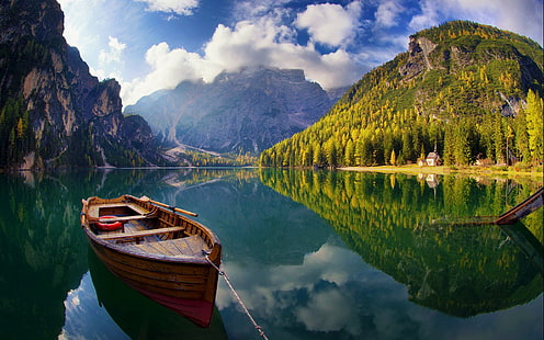 Pragser Wildsee or Lake Braies es un lago en las Dolomitas de Prags en Tirol del Sur Italia Municipio de Prags ubicado en el valle Prags Desktop Hd Wallpapers 2880 × 1800, Fondo de pantalla HD HD wallpaper