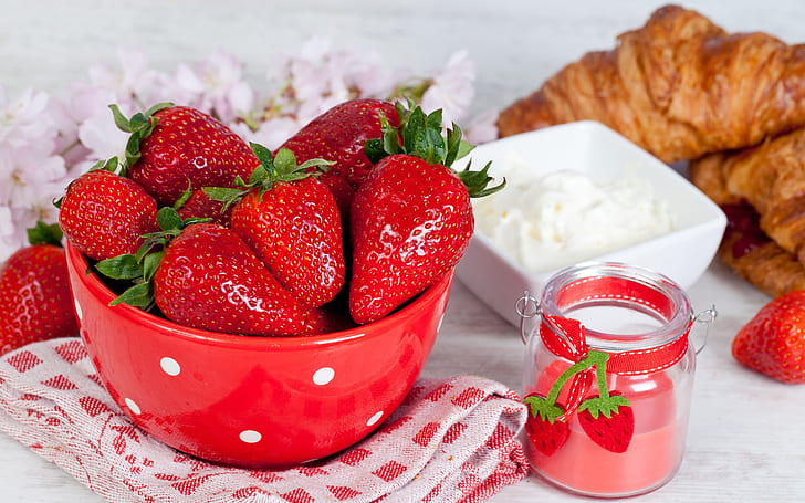 Strawberries and Sour Cream, croissants, towel, berries, dessert, sweets, fruits, HD wallpaper