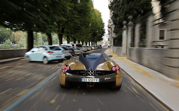 À la poursuite d'un Pagani Huayra dans les rues de Vérone, Italie, Fond d'écran HD