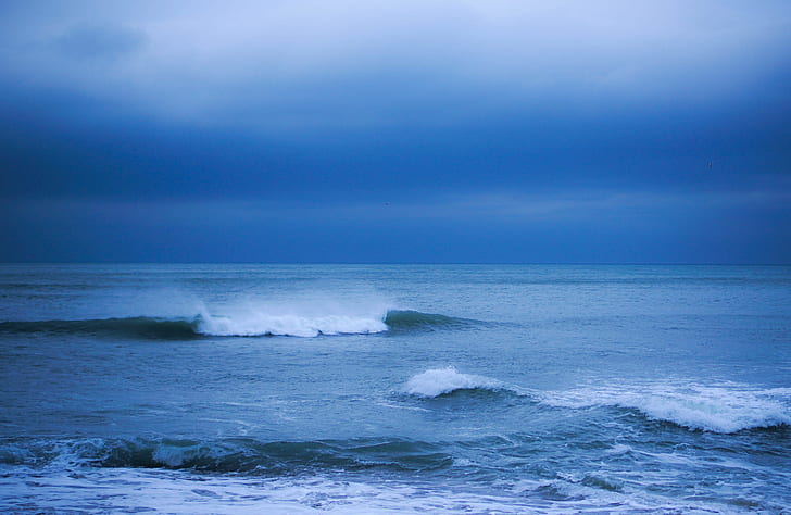fotografia aérea de ondas do mar durante o dia, noite, mar, Lynmouth, fotografia aérea, ondas do mar, dia, spray, vento, natureza, onda, praia, azul, litoral, água, marinha, clima, céu, paisagem, tempestade, HD papel de parede