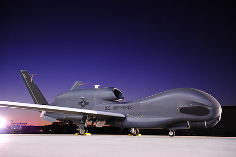 серый самолет, Northrop Grumman, RQ-4, аэродром, самолеты, HD обои HD wallpaper