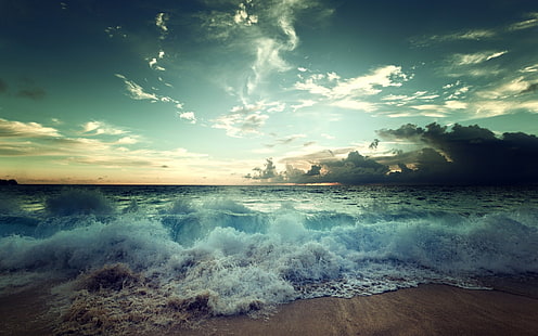 Küste unter weißen Wolken und blauem Himmel digitale Tapete, Natur, Meer, Wellen, Himmel, Horizont, Wolken, HD-Hintergrundbild HD wallpaper