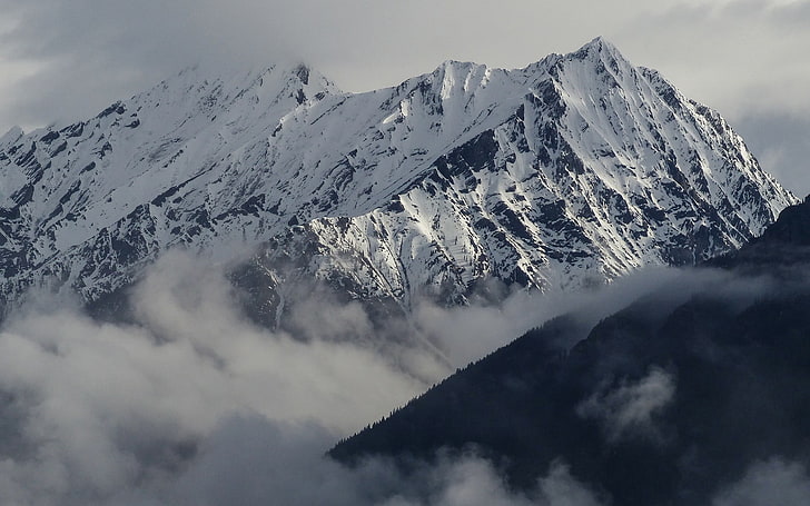 montaña cubierta de nieve, montañas, invierno, naturaleza, nubes, Fondo de pantalla HD