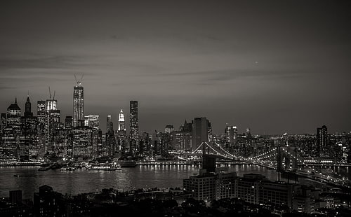 Carta da parati in bianco e nero di New York City, edifici grigi della città, bianco e nero, buio, notte, paesaggio urbano, ponte, Brooklyn, Manhattan, Skyline, monocromatico, luci della città, bianco e nero, newyork, newyorkcity, Sfondo HD HD wallpaper