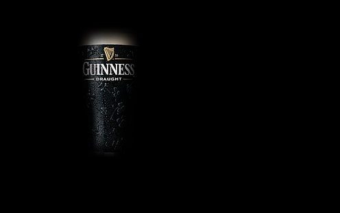 Piwo Guinness, butelka z beczki Guinnessa, napój, tło, szkło, Irlandia, Tapety HD HD wallpaper