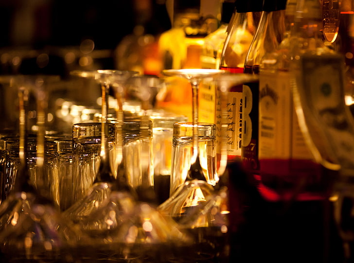 Scotch And Water, copas de cóctel y botellas de licor, comida y bebida, Estados Unidos, Missouri, Estados Unidos de América, Saint Louis, Mike Shannon, Fondo de pantalla HD