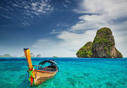 canoa de madera marrón, mar, bahía de Halong, isla, roca, playa de Railay, barco, agua, naturaleza, árboles, cielo, nubes, paisaje, Fondo de pantalla HD HD wallpaper