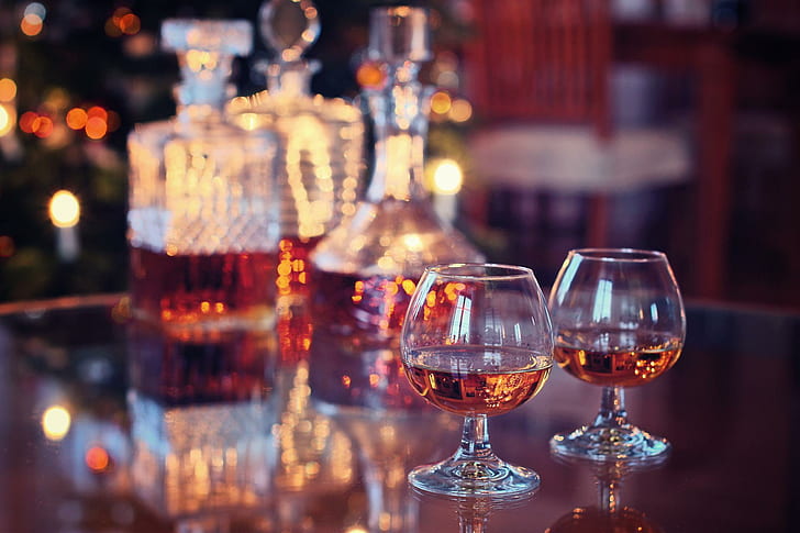 Whisky, brandy wypełnione dwoma przezroczystymi kieliszkami, wino, whisky, obiad, napój, 3d i abstrakcyjne, Tapety HD