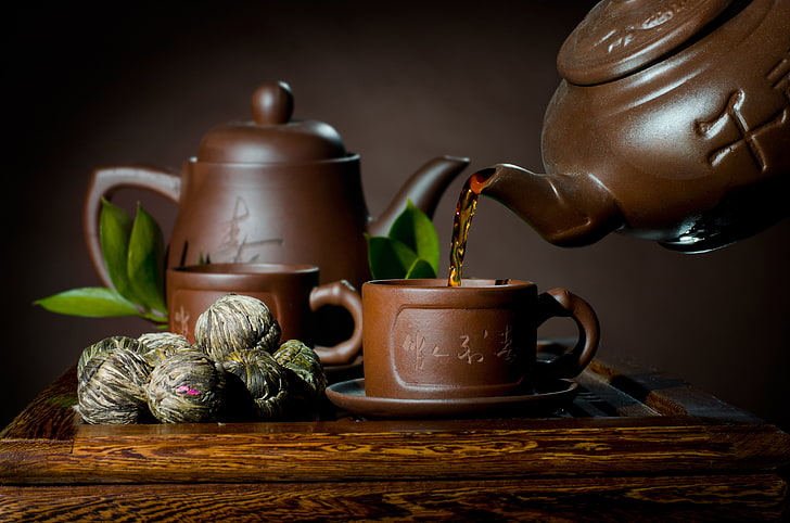 teiera e tazza da tè in ceramica marrone, tè, bollitore, tazza, piattino, foglie, saldatura, Sfondo HD
