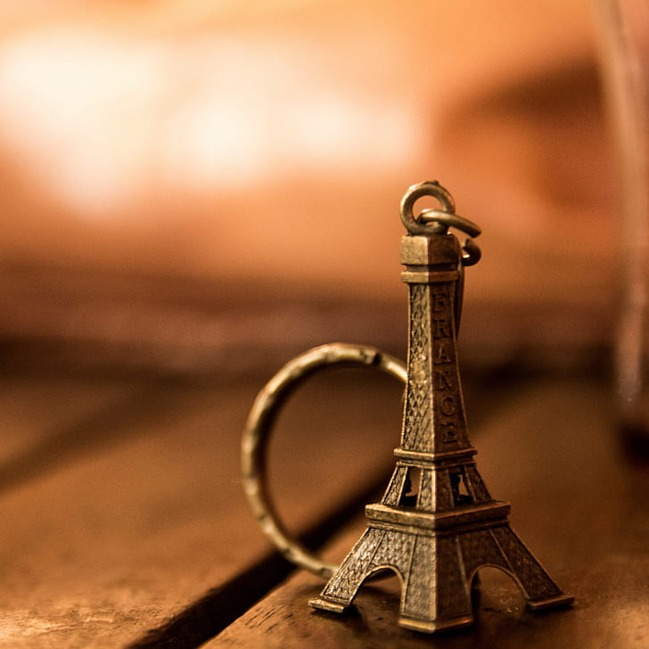 황동 파리 에펠 탑 키 체인, 키 체인, 근접 사진, 황동, 에펠 탑, 시그마, 정물화, 체스의 근접 사진, HD 배경 화면