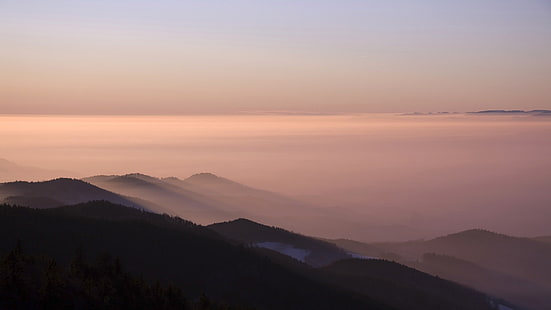 biało-czarny materac do łóżka, fotografia, mgła, góry, krajobraz, horyzont, łańcuch górski, Tapety HD HD wallpaper