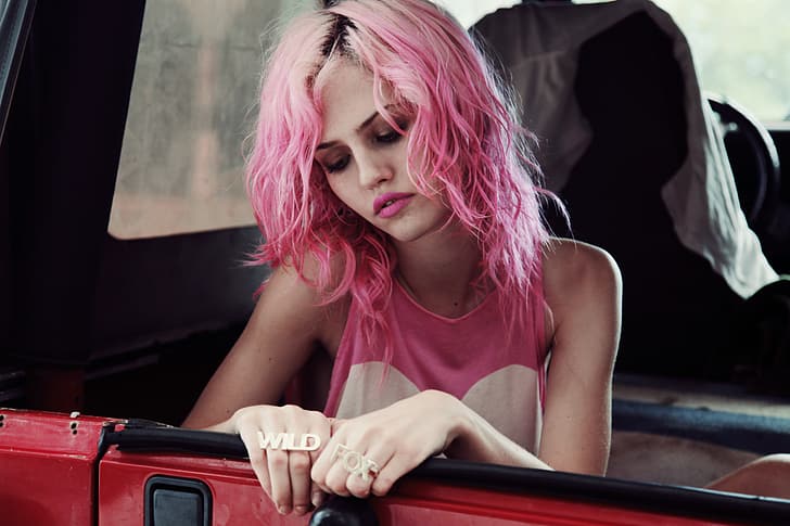 Charlotte, Frauen, Model, rosa Haare, blaue Augen, in einem Auto, HD-Hintergrundbild
