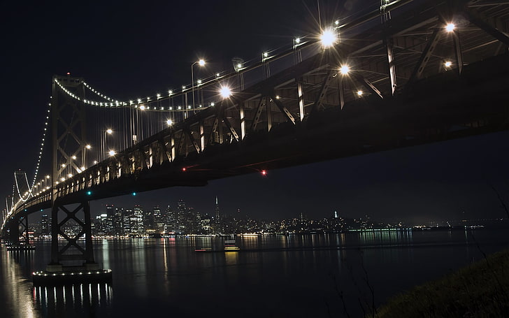 水、都市景観、夜、ライト、建築、橋、ベイブリッジ、オークランドベイブリッジ、サンフランシスコのボディ上の黒い照明付き橋、 HDデスクトップの壁紙