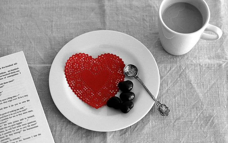 dzień dobry - romantyczne dekoracje, biały talerz i kubek ceramiczny, dzień dobry, romantyczny, dekoracje, miłość, serduszko, Tapety HD