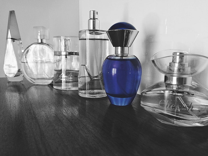 black and white, blue, bottles, close up, cologne, color, container, dark, glass, liquid, luxury, perfume, reflection, scent, selective color, shelf, spray, table, HD wallpaper