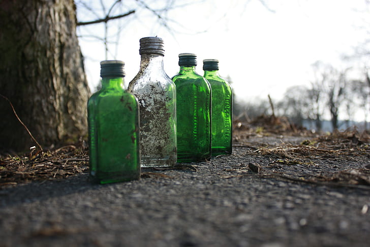 дълбочина на рязкост, бутилки, земя, мръсотия, зелено, HD тапет