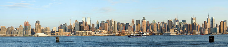 brun och vit betongbyggnad, trippelskärm, New York City, vidvinkel, stad, stadsbild, skyskrapa, HD tapet