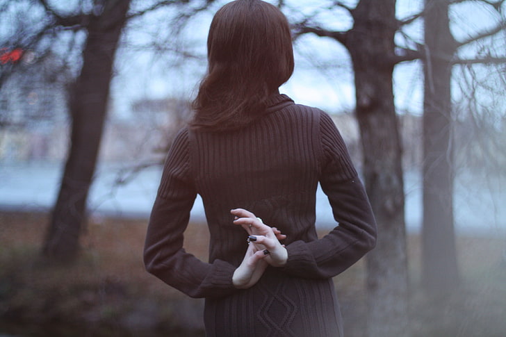brunette, alam, punggung, hutan, sweter, berpegangan tangan, Wallpaper HD